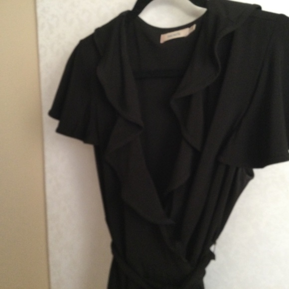 Feminine Ruffled Soft Wrap  Dress Medium - Picture 2 of 5